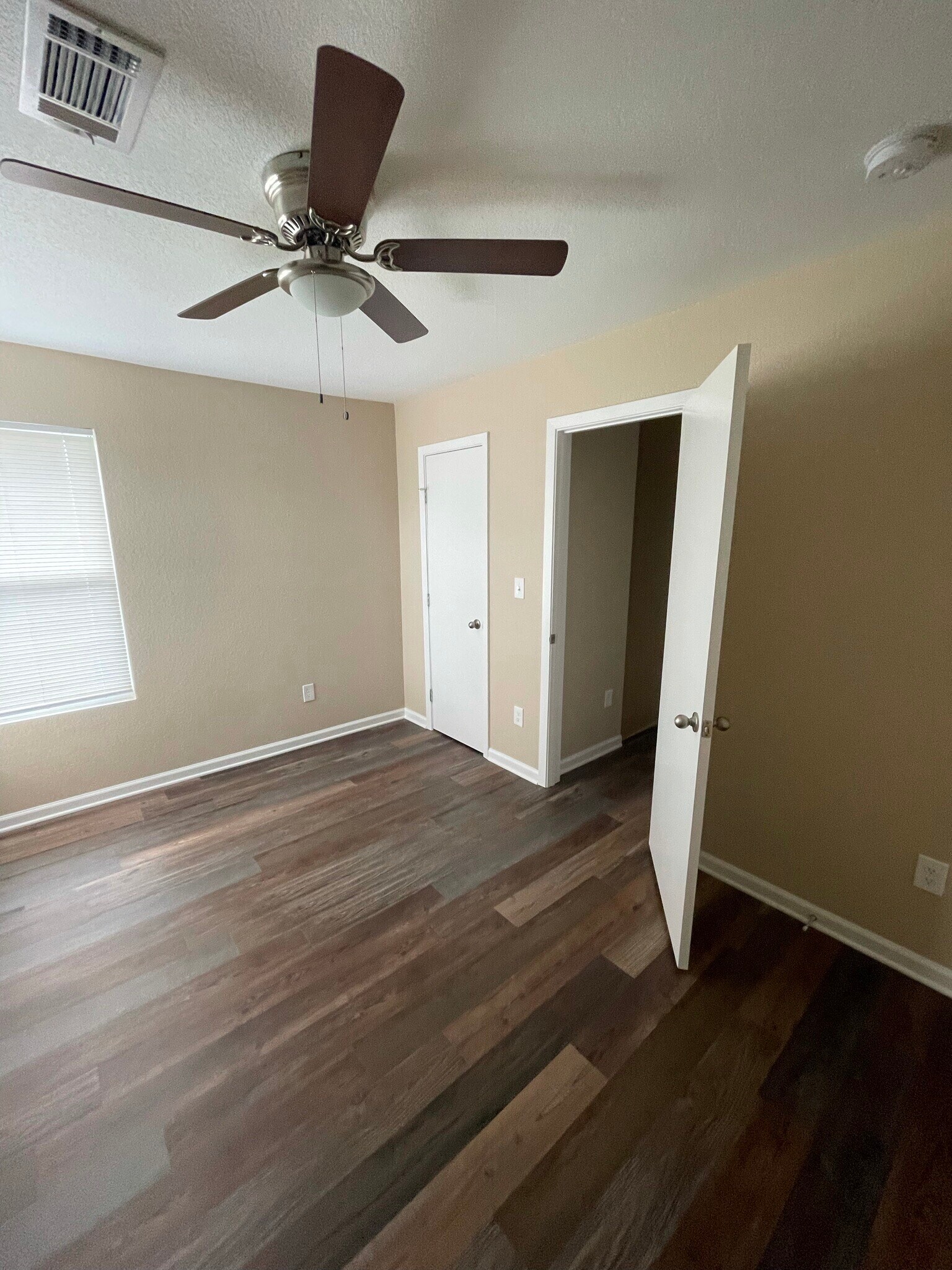 Building Photo - 410 Parkhill Cove