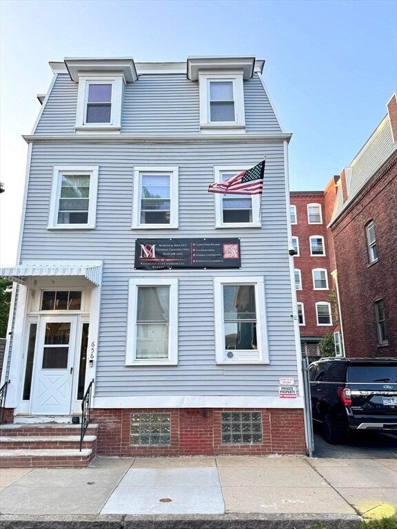 Building Photo - 656 E 5th St