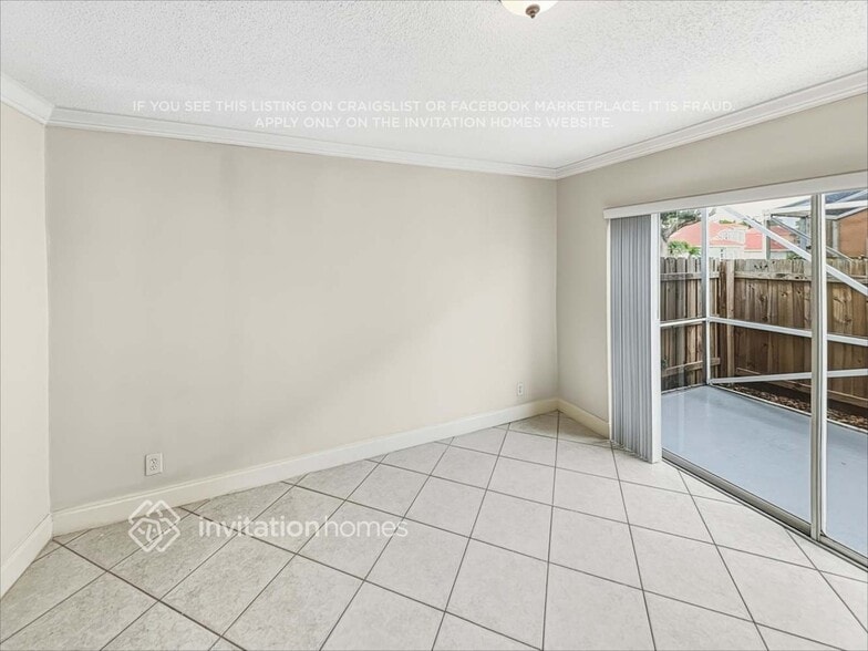 Building Photo - 10769 Oak Lake Way