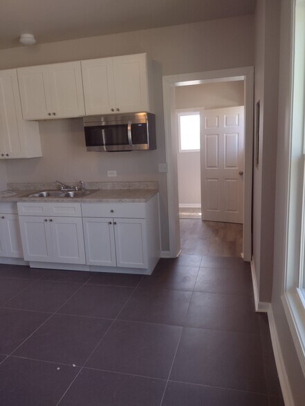 Building Photo - 48 W 21st St