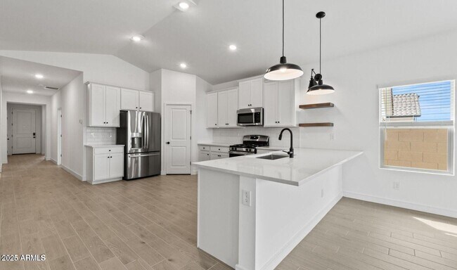 Building Photo - 7426 S 76th Dr