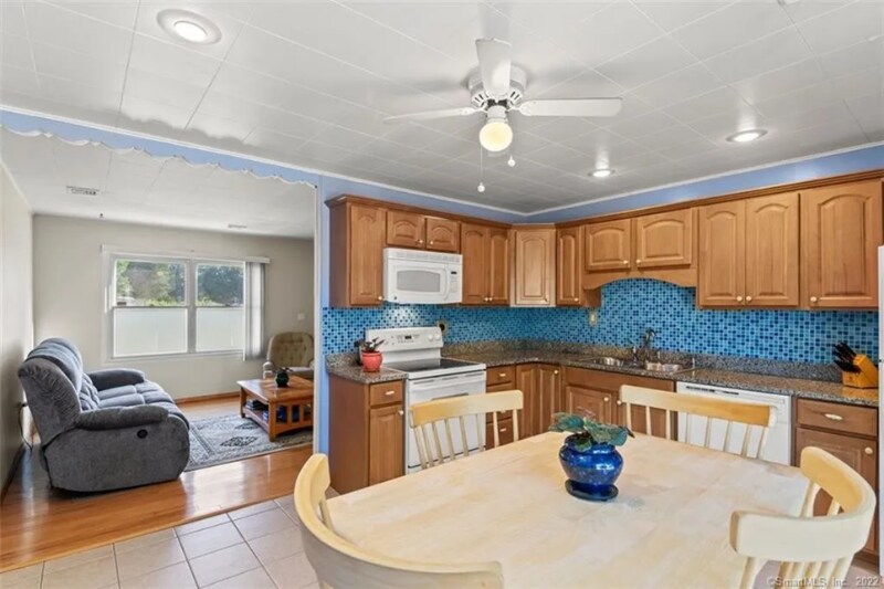 Building Photo - 8 Indian Field Rd