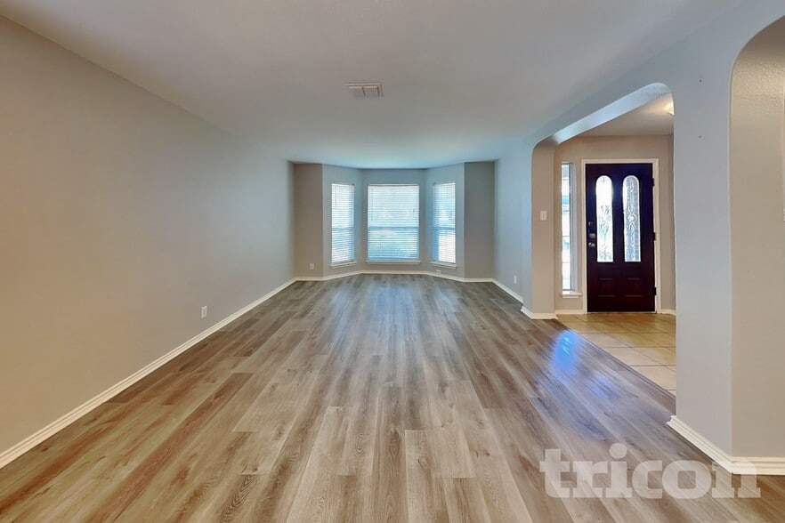 Building Photo - 9622 Discovery Rise