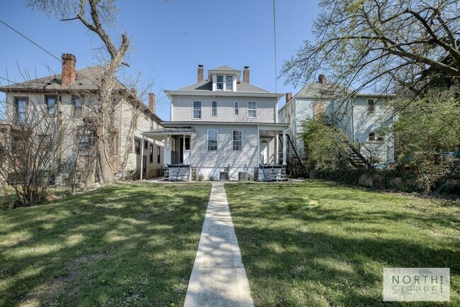 Building Photo - 135 E Norwich Ave