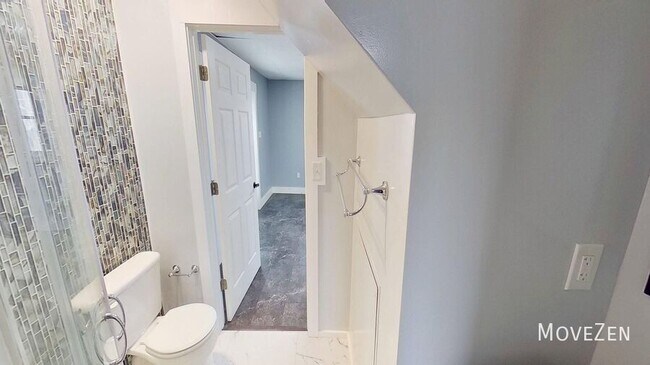 Building Photo - 4711 Highview Pl