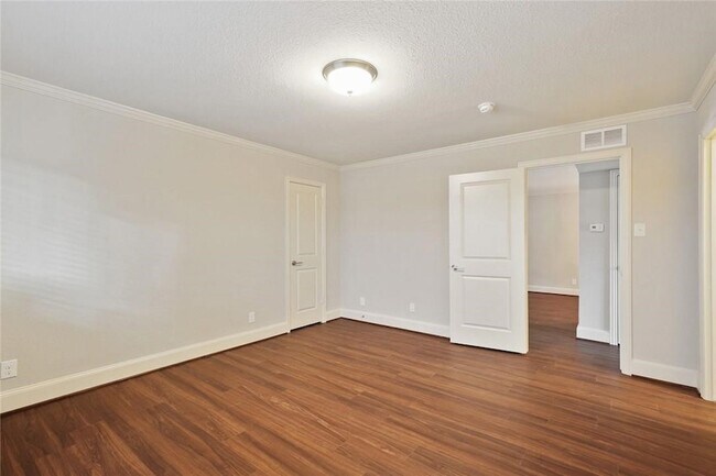 Building Photo - 9015 Villa Park Cir