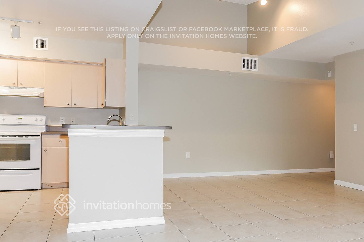 Building Photo - 2427 Centergate Dr