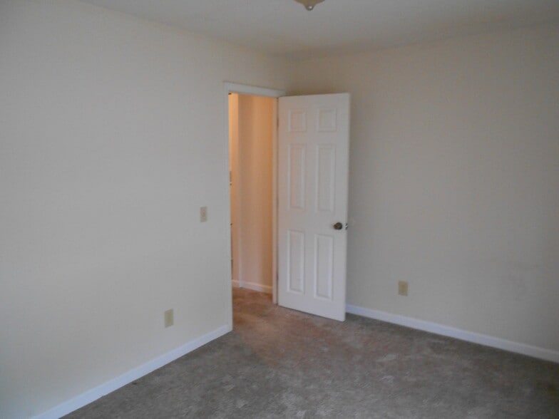 Building Photo - 4405 E Bayley St
