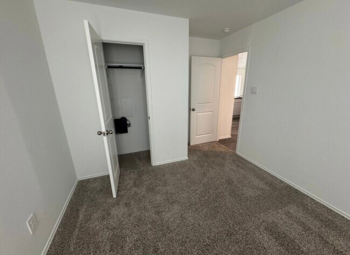 Building Photo - 24330 Saddlestone Green Dr