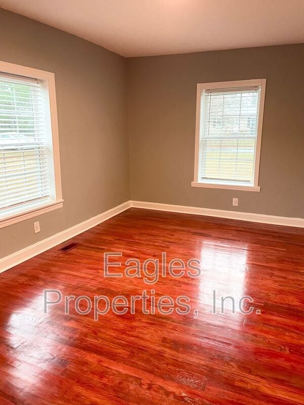 Building Photo - 104 Lane St