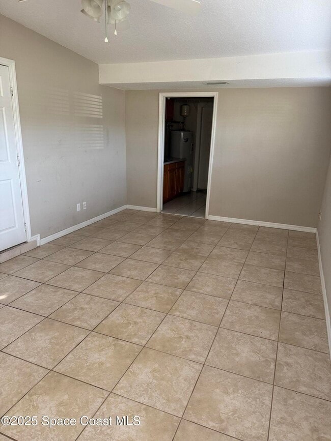 Building Photo - 895 Delano Rd