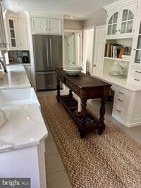 Building Photo - 1002 Crest Rd