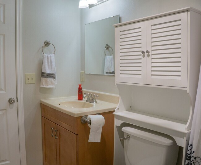 Building Photo - A Charming 3-Bedroom Rambler!