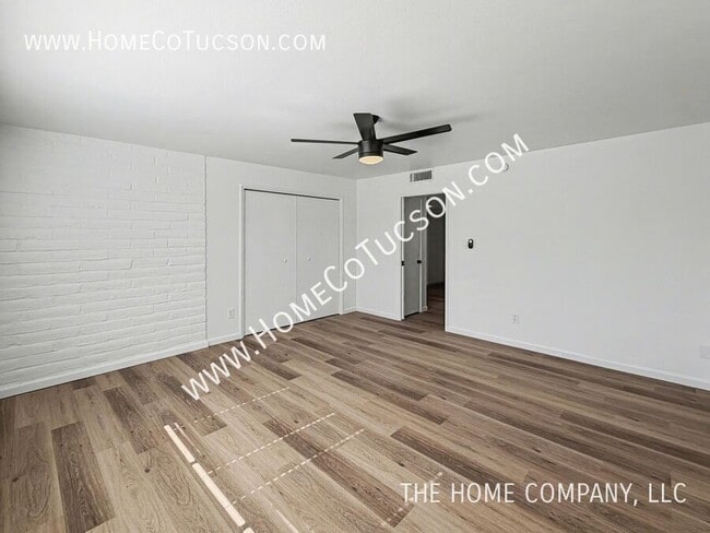 Building Photo - 413 W Pso Solana