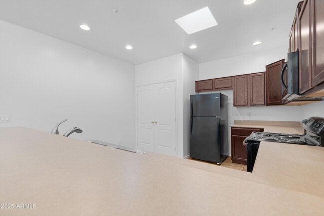 Building Photo - 8940 W Olive Ave