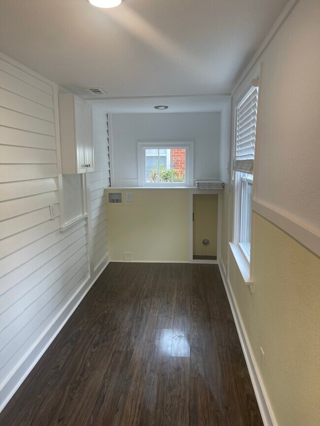 Building Photo - 1805 Heiman St