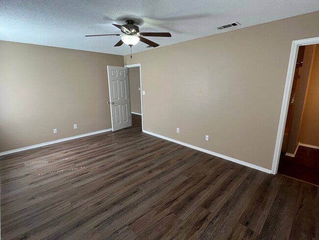 Building Photo - 2005 S Tampa Ave