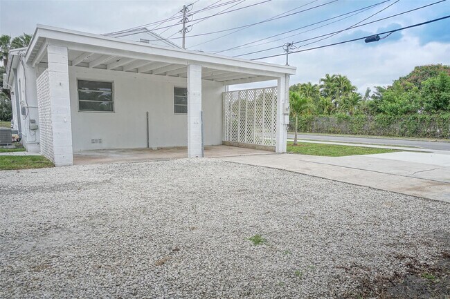 Building Photo - 1102 Sunset Rd
