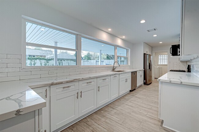 Building Photo - 5007 Cheena Dr