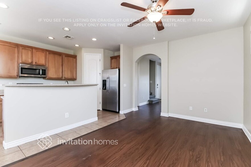 Building Photo - 254 S Aaron