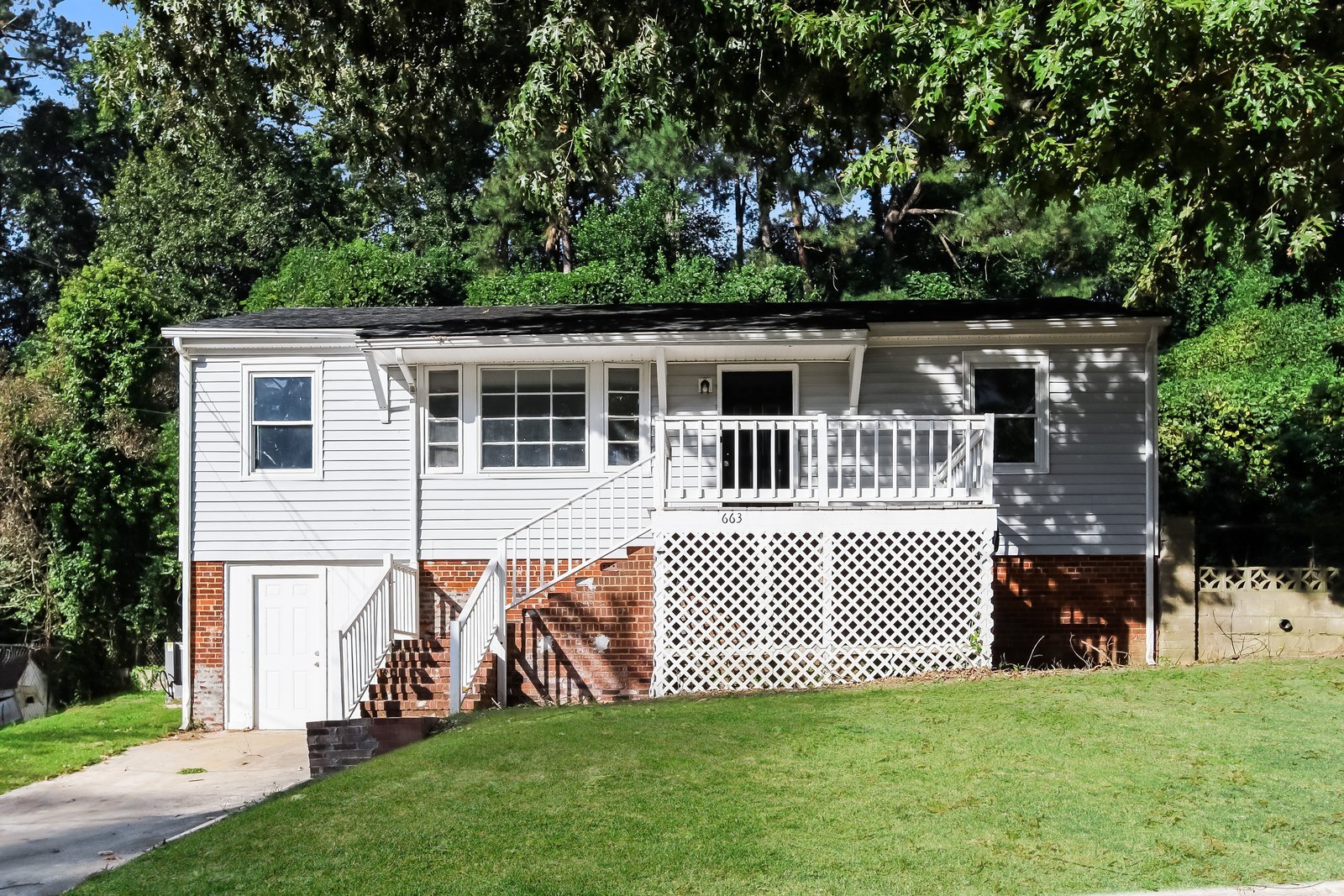 Building Photo - 663 Seymour Dr