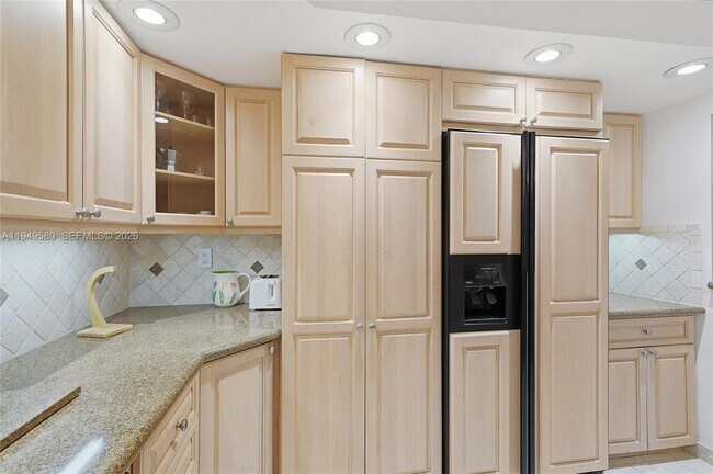 Building Photo - 2100 S Ocean Ln