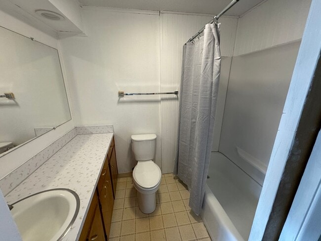 Building Photo - 1074/A/