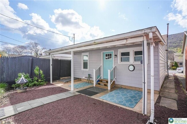 Building Photo - 637 Lehigh Ave