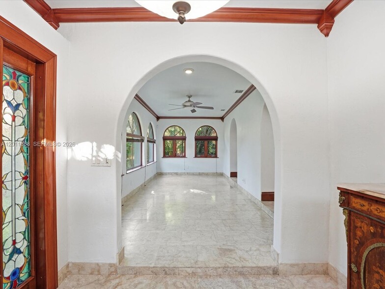 Building Photo - 1137 Asturia Ave