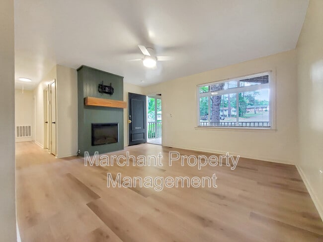 Building Photo - 106 Carlton Ct
