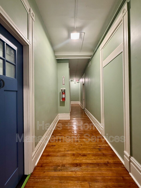 Building Photo - 906 Penn Ave