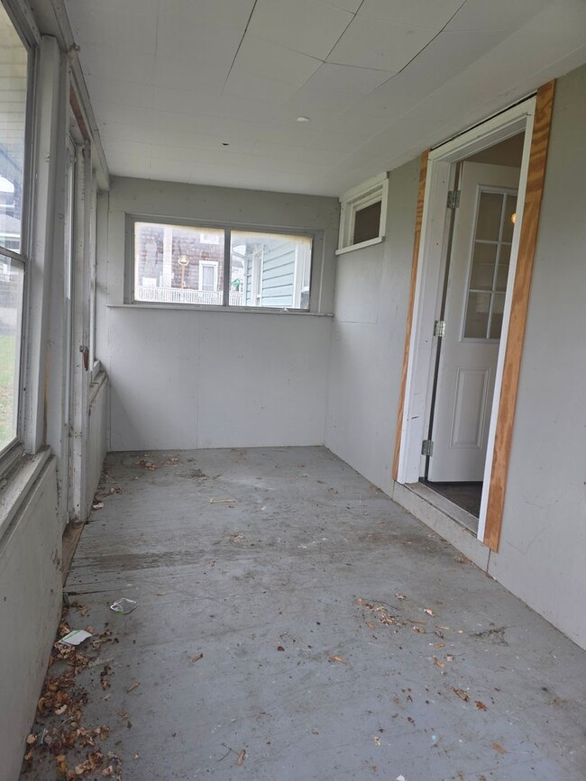 Building Photo - 397 Upper Oakwood Ave