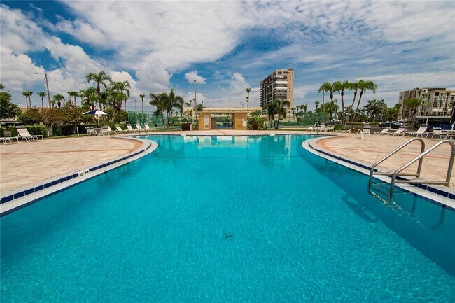 Building Photo - 7700 Sun Island Dr S
