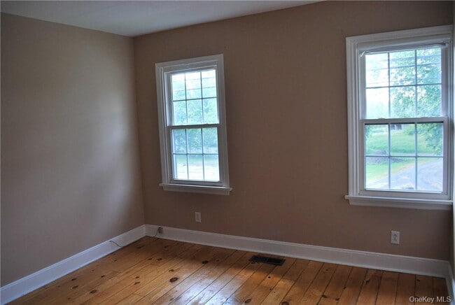 Building Photo - 249 Pine Island Turnpike