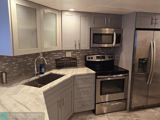 Building Photo - 4020 Galt Ocean Dr