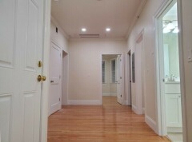 Building Photo - Renovated Brookline / Coolidge Corner 4 Bed/2 Bath on Harris St for September 1st.  NO BROKER FEE