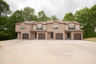 Building Photo - 222 Smithson Ln