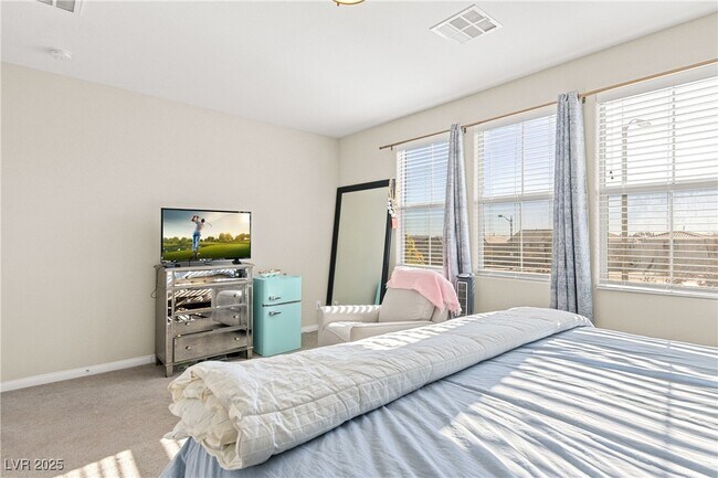 Building Photo - 10331 Western Pine Ave