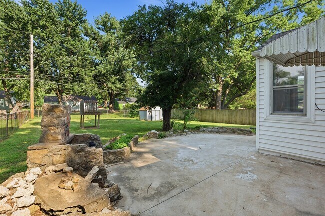 Building Photo - 7725 Robinson St