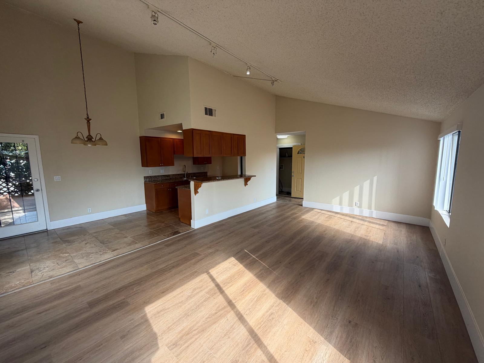 Building Photo - 1760 Temple Ave