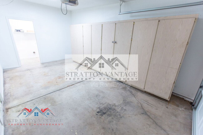 Building Photo - 2929 E Broadway Rd