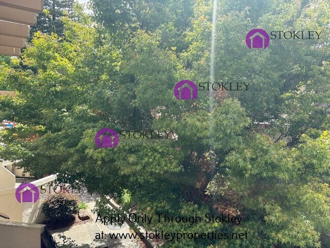 Building Photo - 5085 Valley Crest Dr