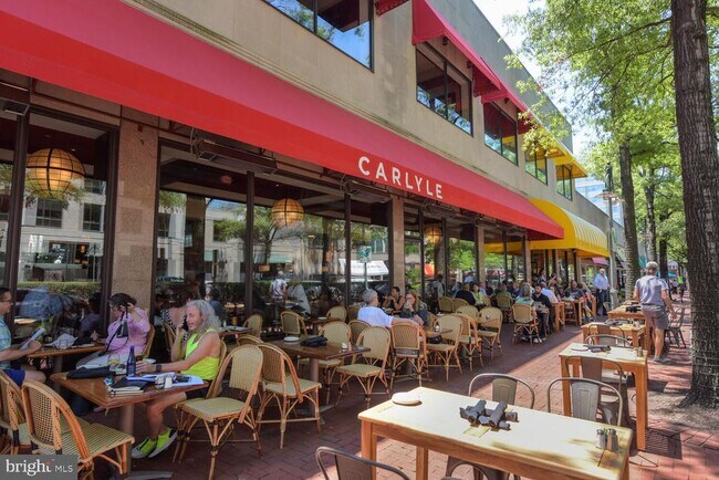 Building Photo - 4113 S Four Mile Run Dr