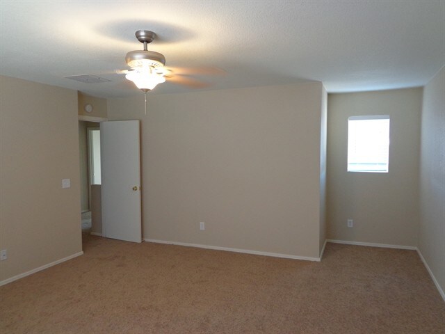 Building Photo - 6913 S Goshawk Dr