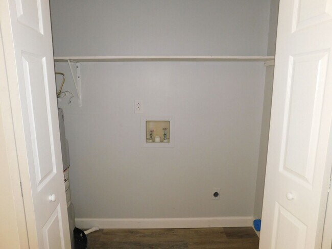 Building Photo - Fully Renovated Modern Duplex