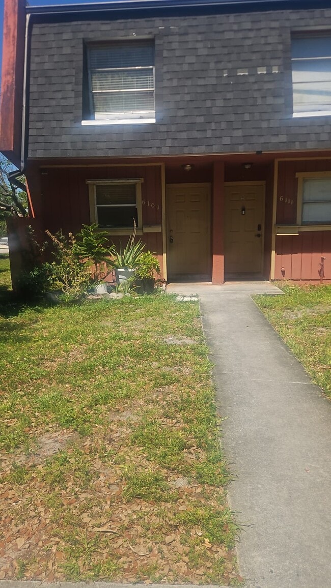 Building Photo - 6101 SW 42nd Ct