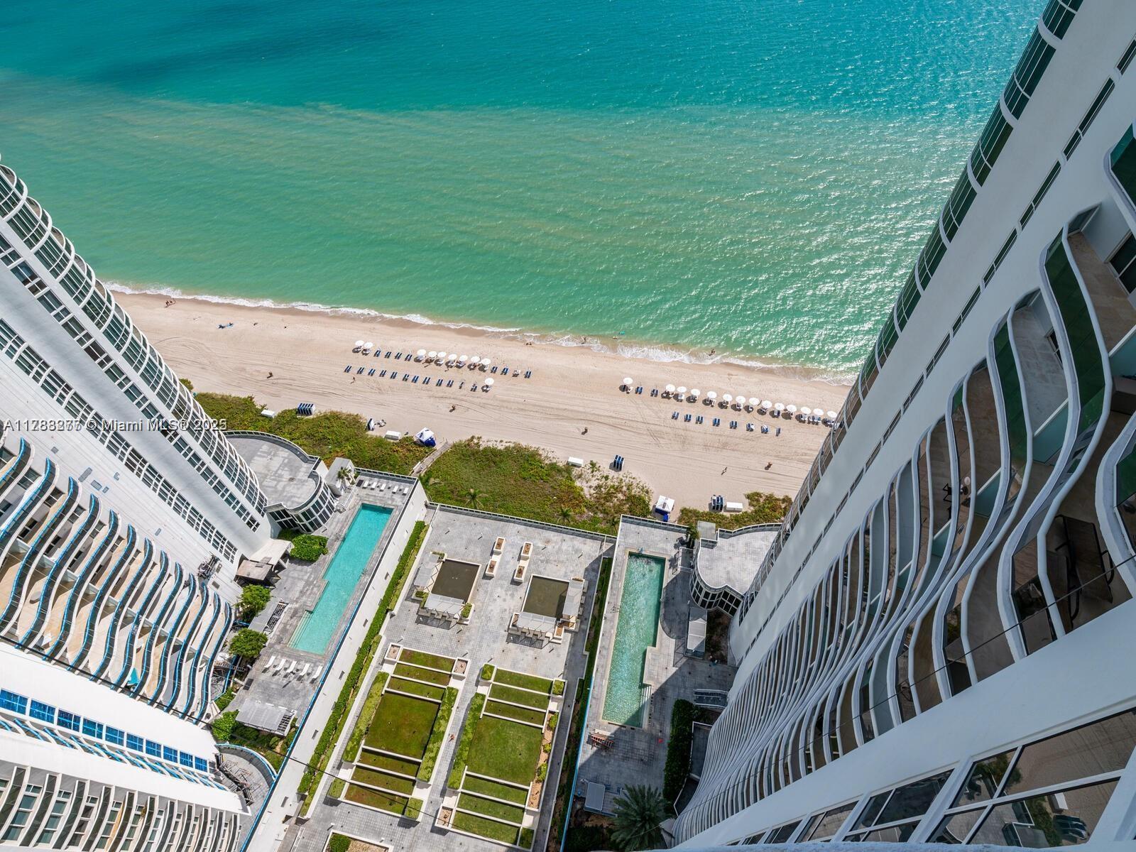 Building Photo - 15901 Collins Ave