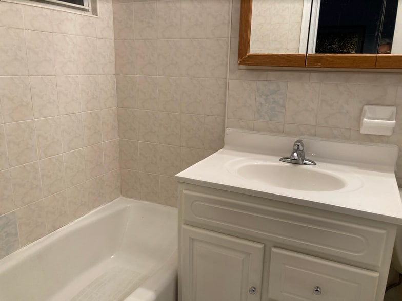 Tub - 8615 59th Ave
