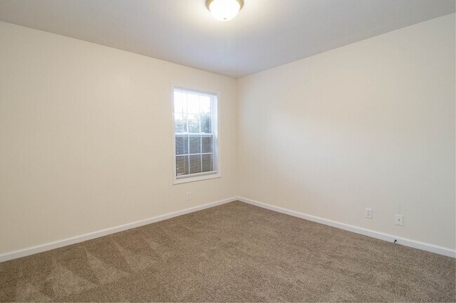 Building Photo - 299 Raleigh Dr