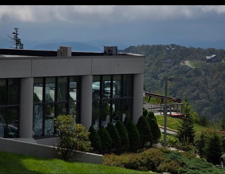 Building Photo - 303 Sugar Top Dr